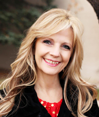 Portrait of Lisa StarAhna, ICRT Senior Reiki Master Teacher.